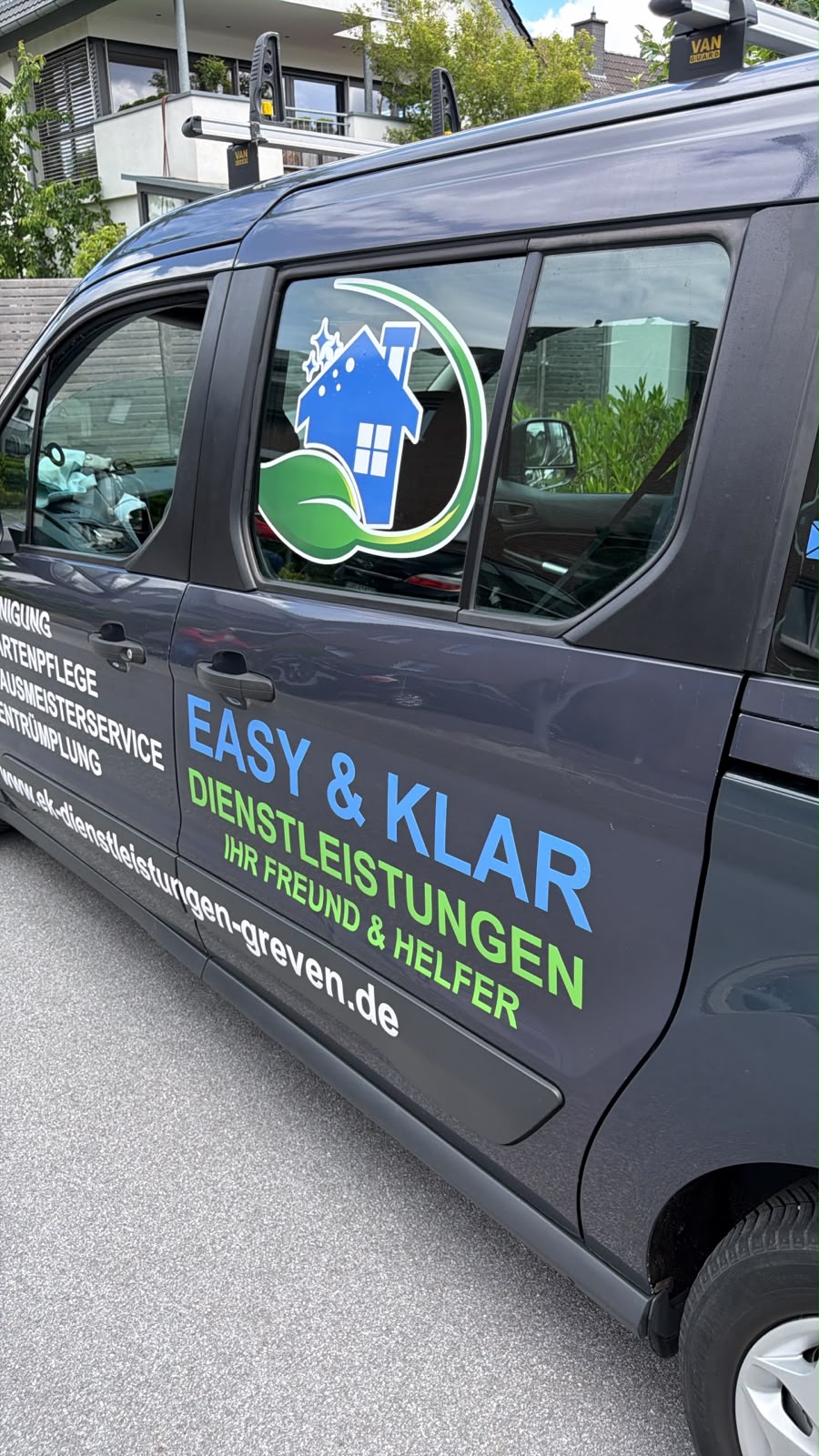 Easy & Klar Fahrzeugbeschriftung an der Fahrzeugseite